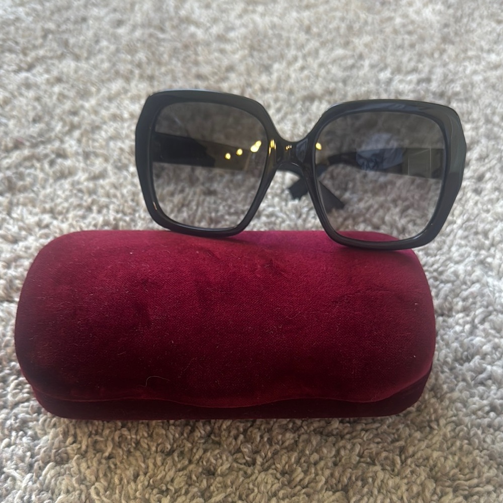 NWT Gucci Black Sunglasses